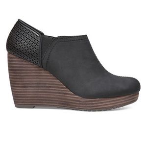 Dr. Scholl’s black wedges